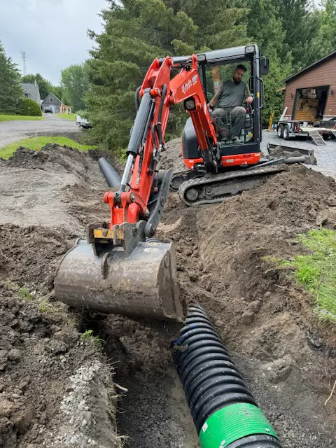 Installation de drain français avec excavation résidentielle par Drain Supra à Marieville en Montérégie